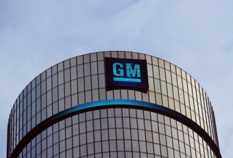 GM shares rise despite loss, tough North American market